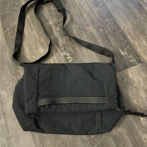 Lululemon on my level crossbody bag